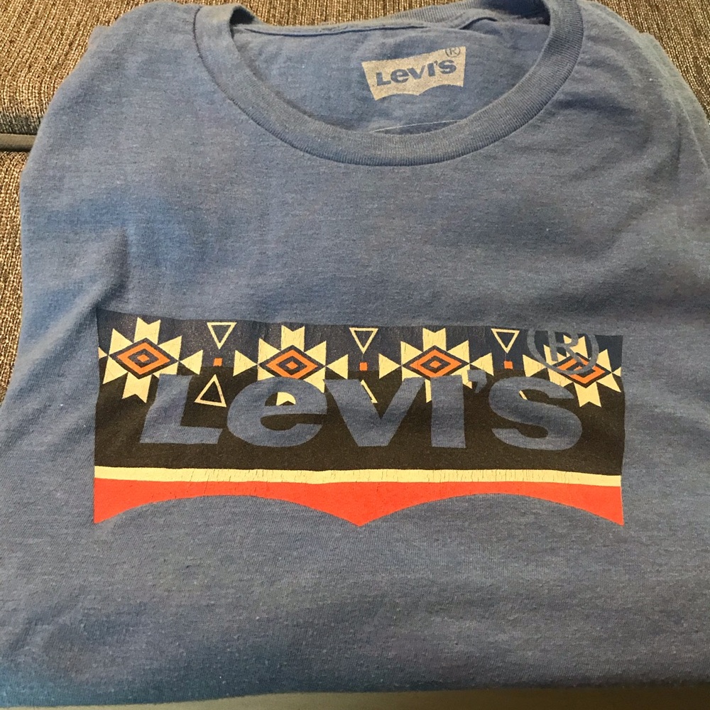 Levi’s t shirt